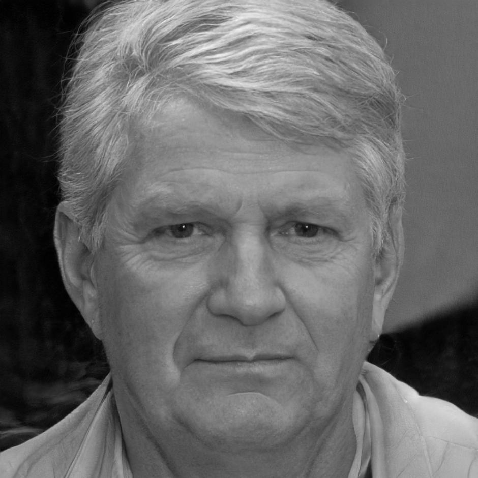 Portrait of Elvin Torbjornsen, blockchain architect and program instructor